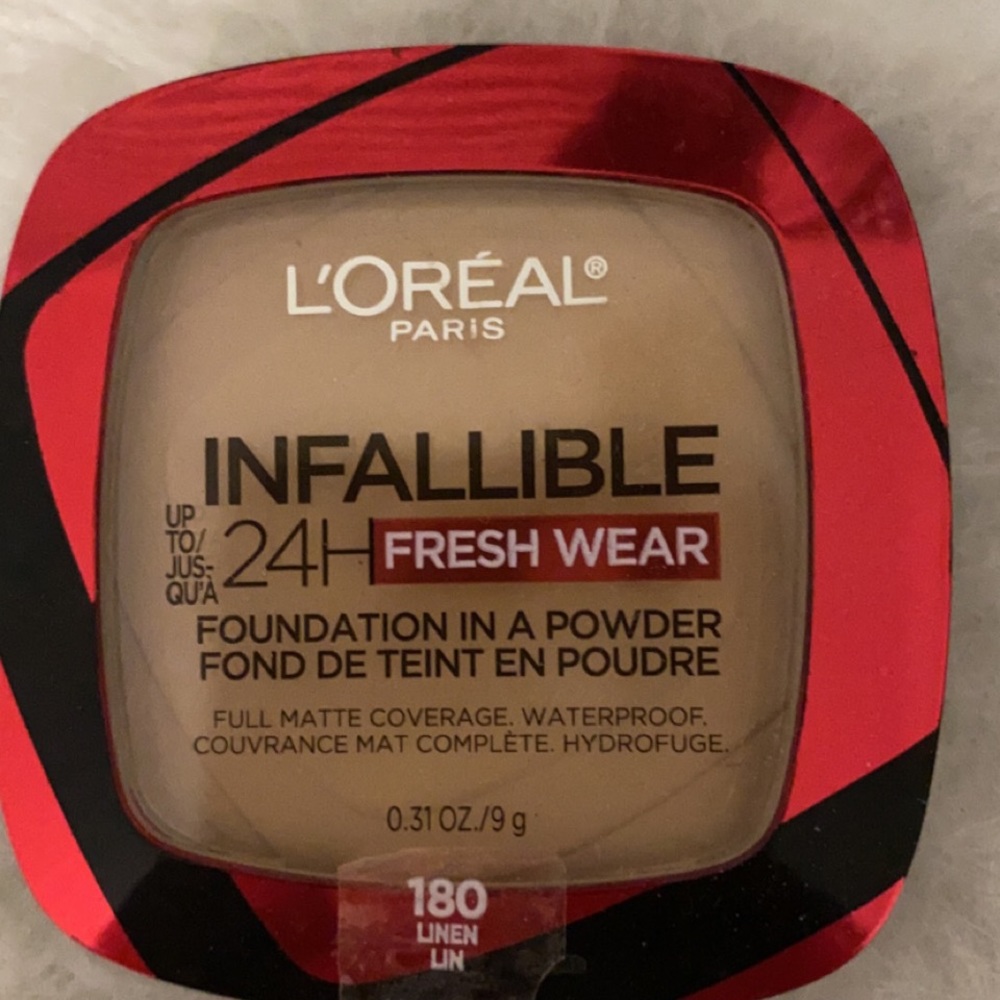L’Oréal Infalliable Powder Foundation